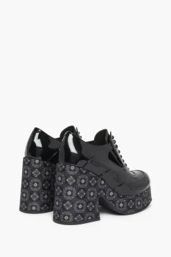 Chaussures A Lacets En Vinyle Noir