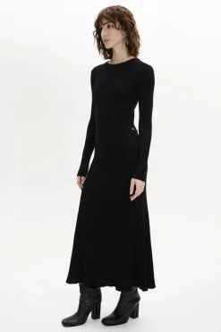 Robe Col Rond A Manches Longues